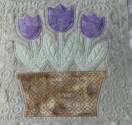 applique quilt block, tulips in pot, garden song sew along